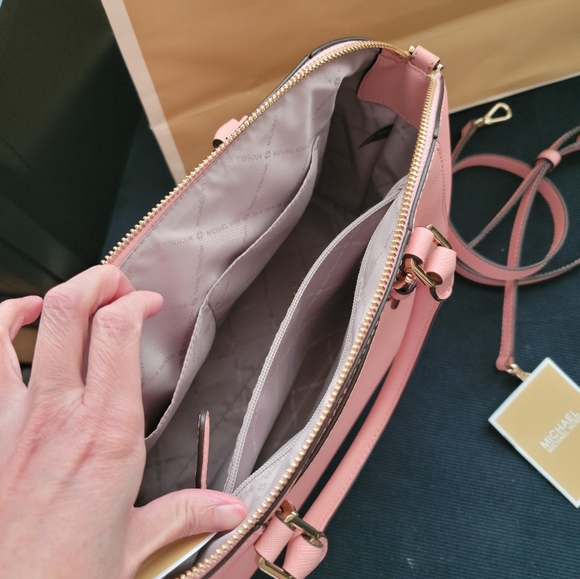 Pink purse - Picture 3 of 4